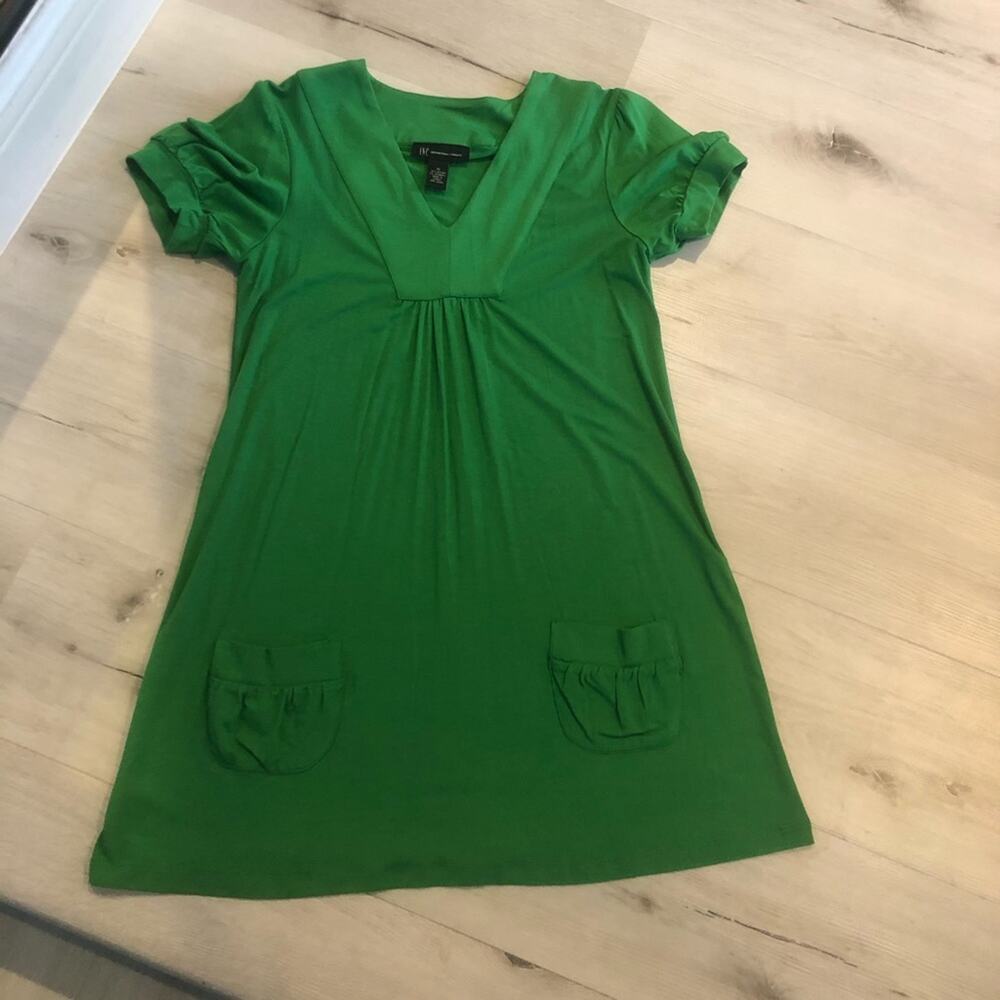 INC Stylish green Tunic top with front Pockets ideal to wear with leggings.